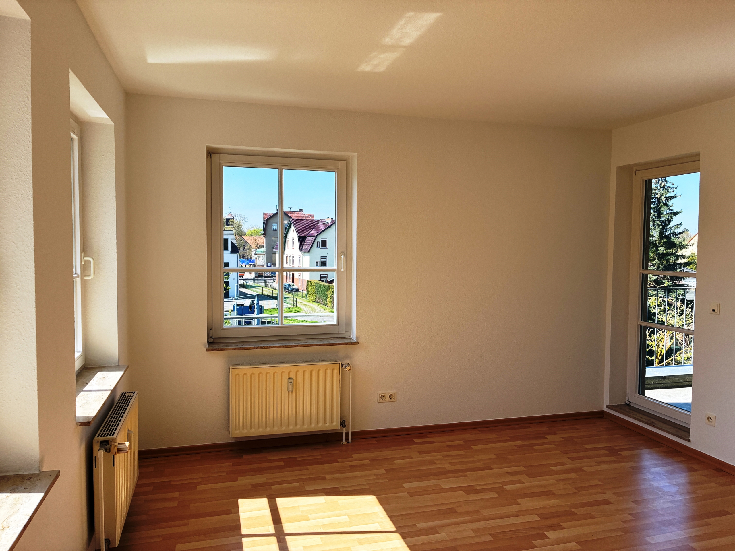 BEZUGSFREI: Attraktive 3-Zimmer-Wohnung mit Sonnen-Loggia und Blick ins Grüne