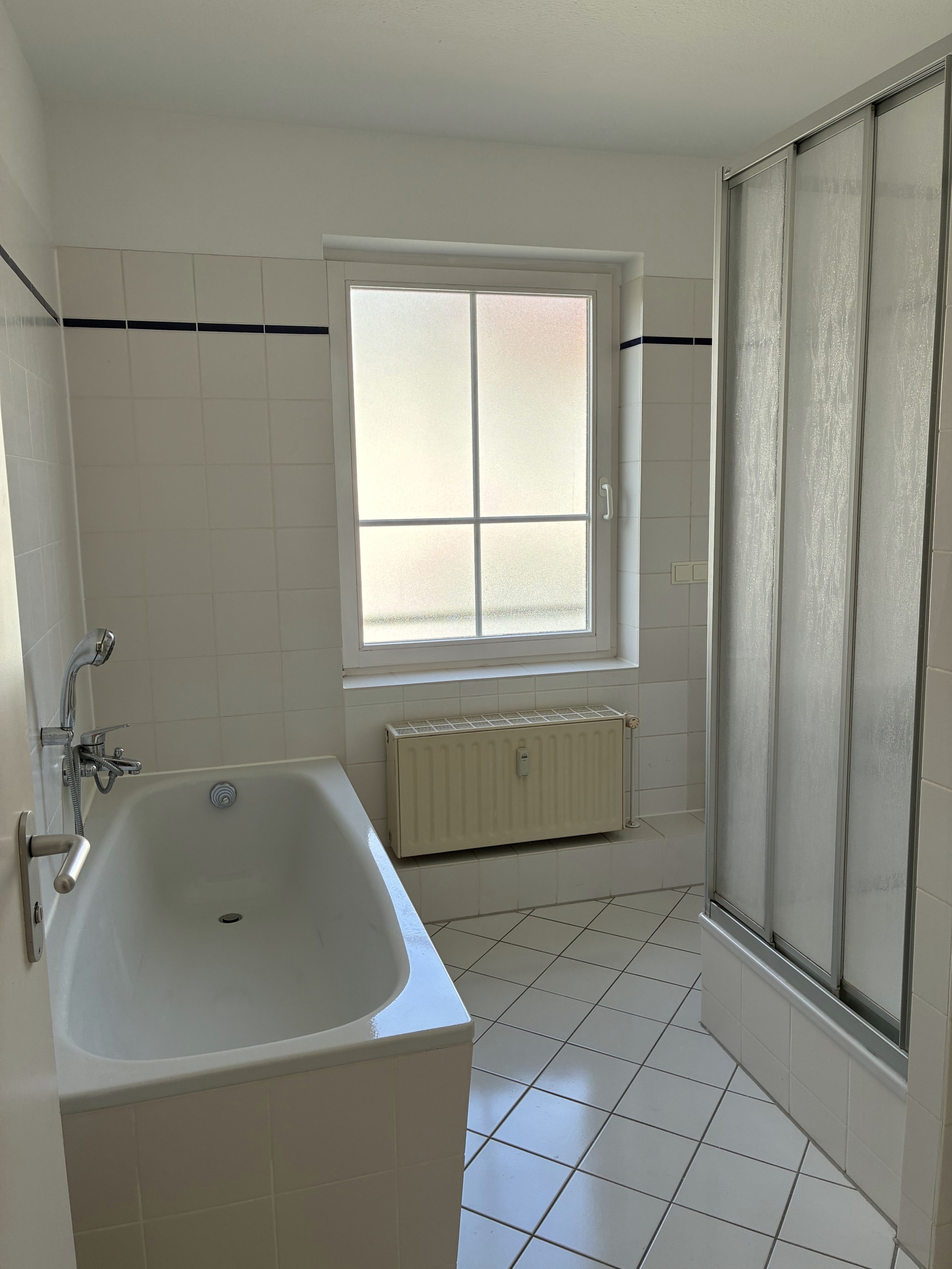BEZUGSFREI: Attraktive 3-Zimmer-Wohnung mit Sonnen-Loggia und Blick ins Grüne