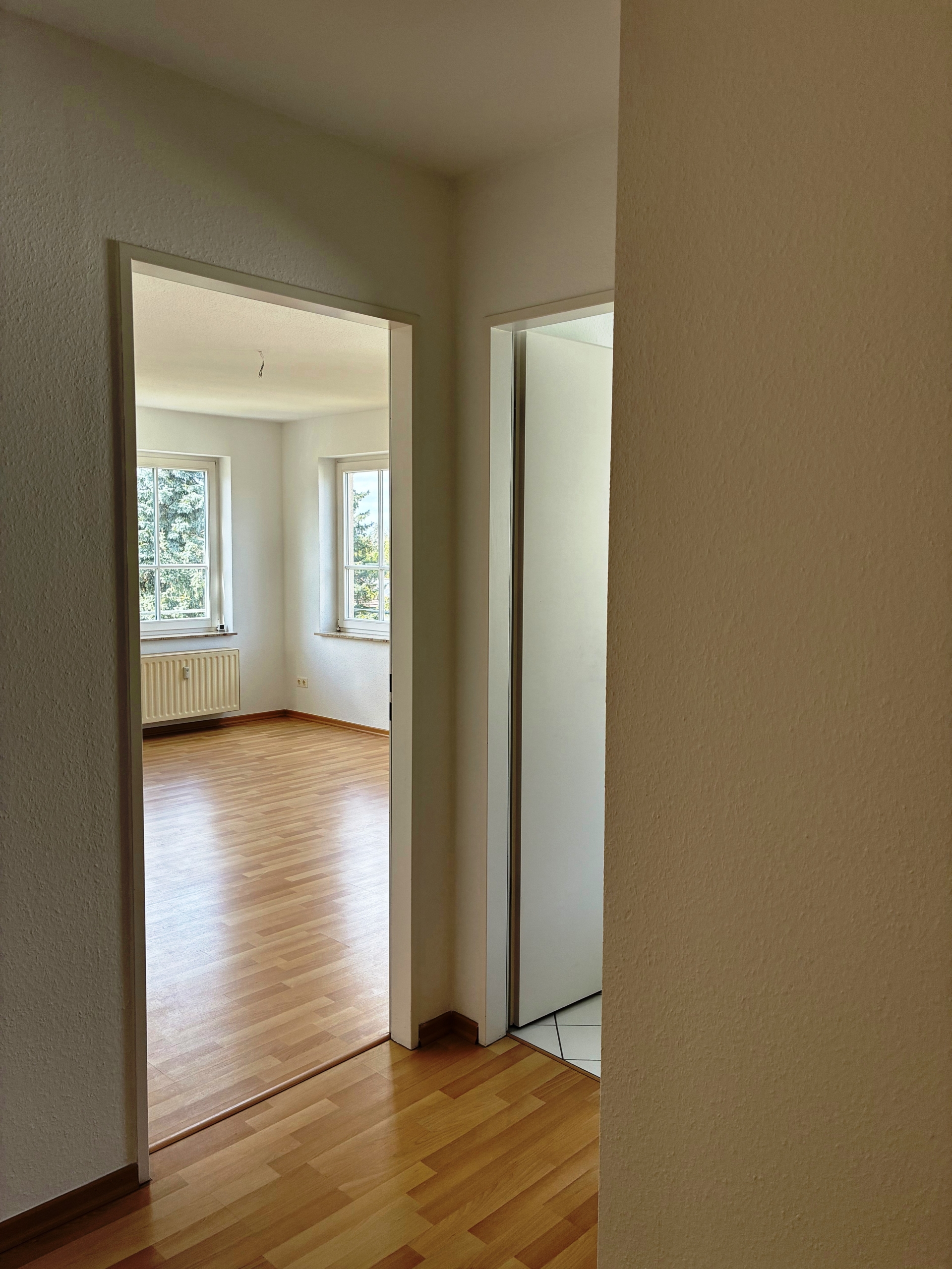 BEZUGSFREI: Attraktive 3-Zimmer-Wohnung mit Sonnen-Loggia und Blick ins Grüne