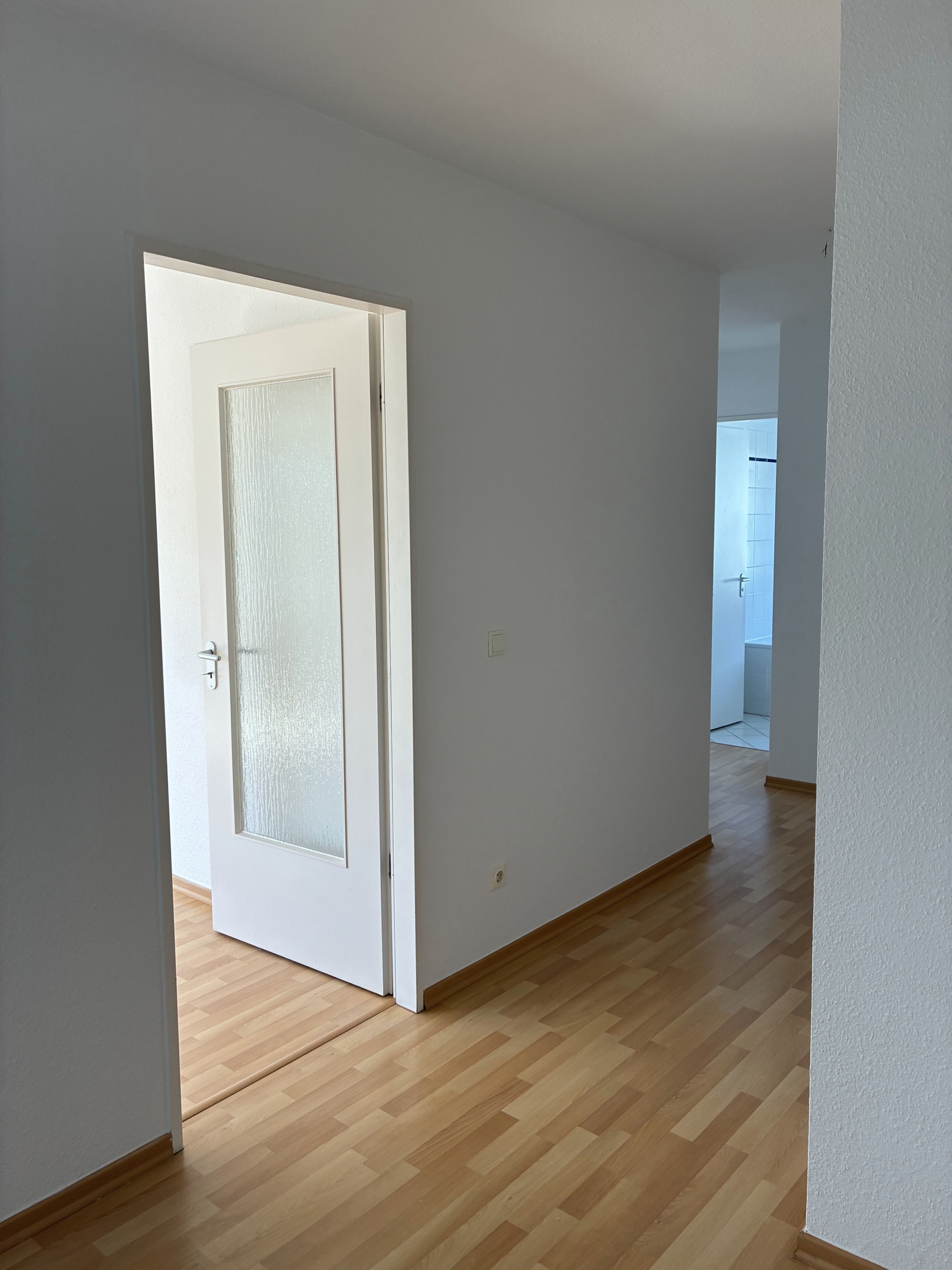 BEZUGSFREI: Attraktive 3-Zimmer-Wohnung mit Sonnen-Loggia und Blick ins Grüne