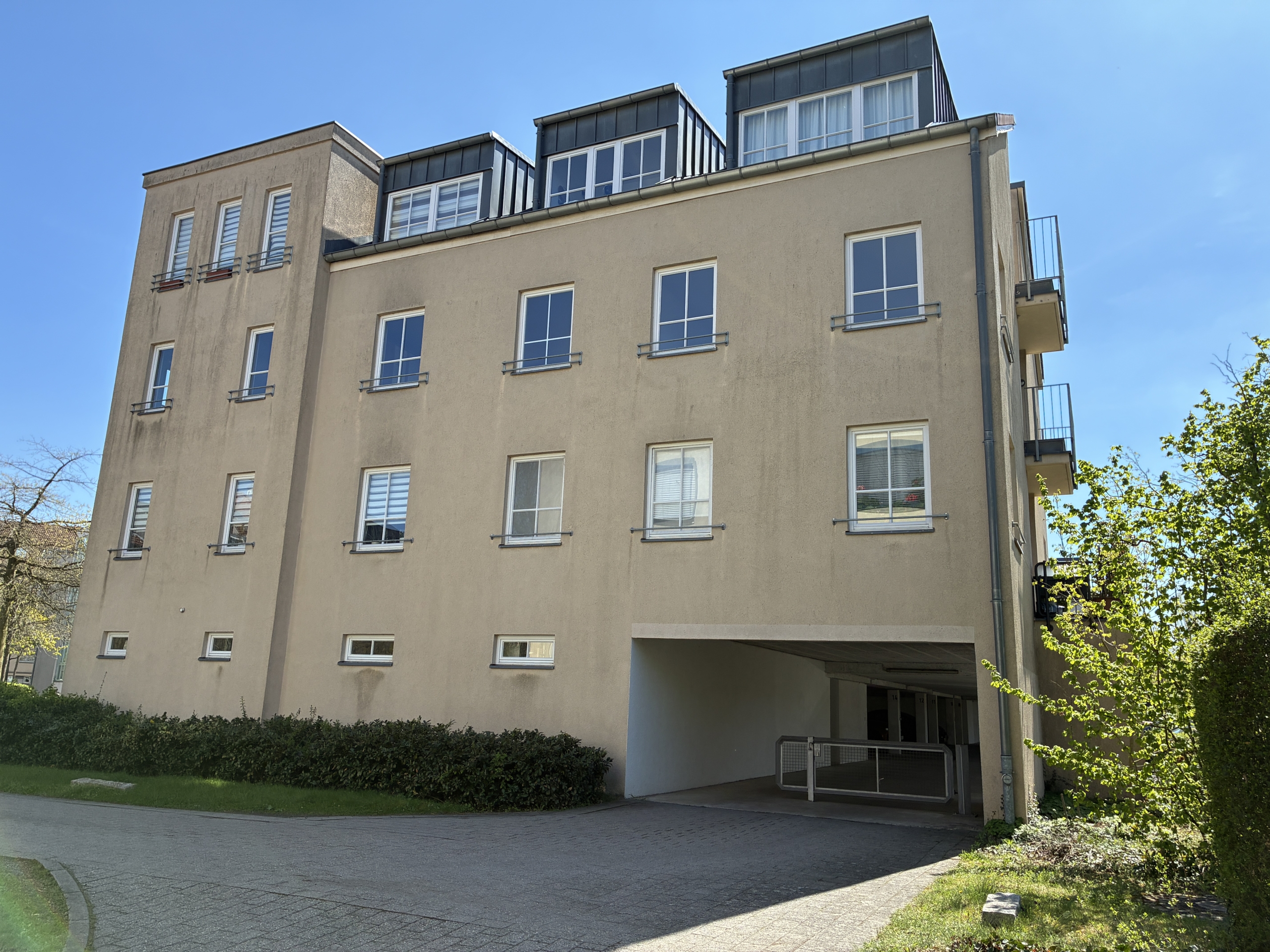 BEZUGSFREI: Attraktive 3-Zimmer-Wohnung mit Sonnen-Loggia und Blick ins Grüne