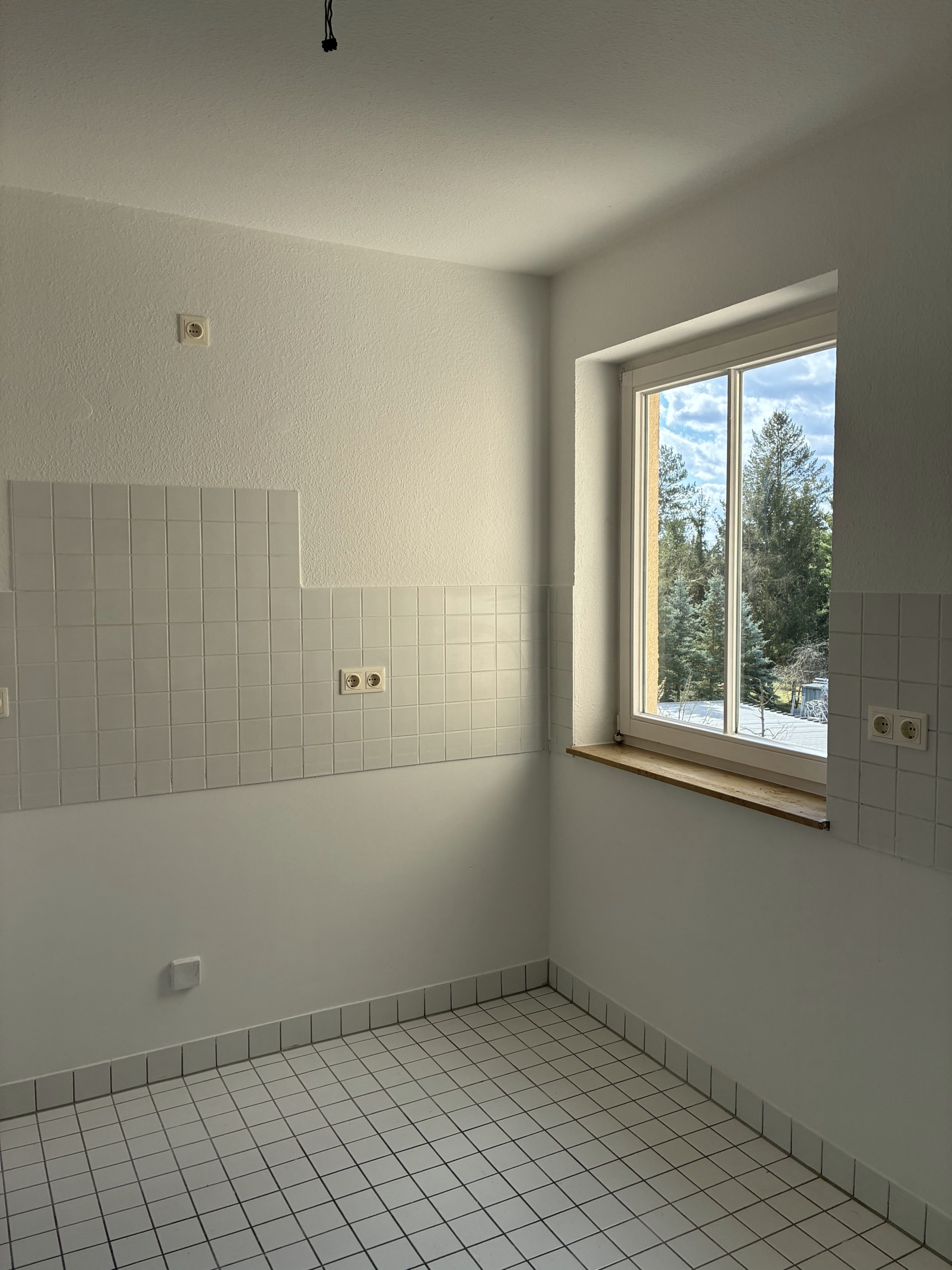 BEZUGSFREI: Attraktive 3-Zimmer-Wohnung mit Sonnen-Loggia und Blick ins Grüne