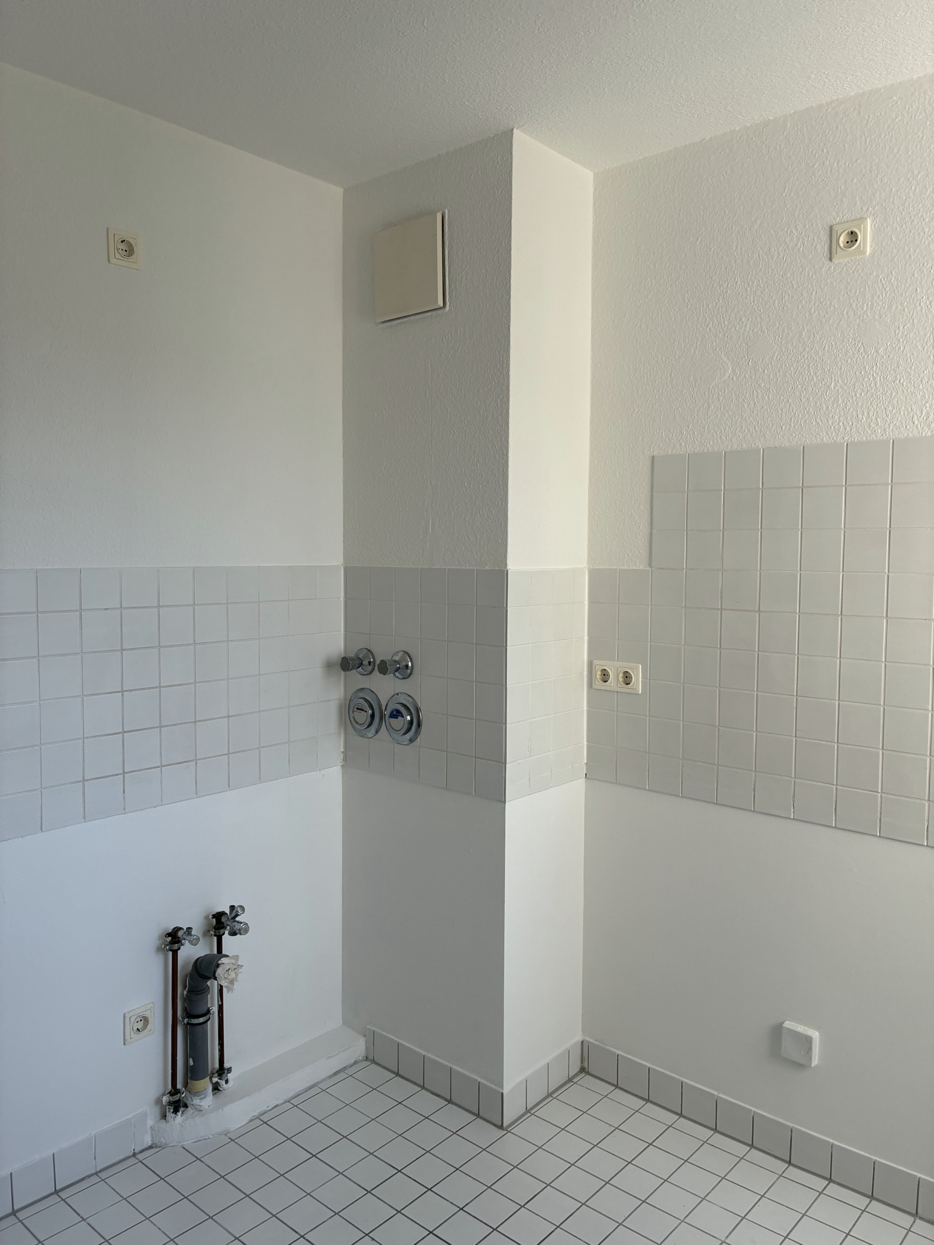 BEZUGSFREI: Attraktive 3-Zimmer-Wohnung mit Sonnen-Loggia und Blick ins Grüne