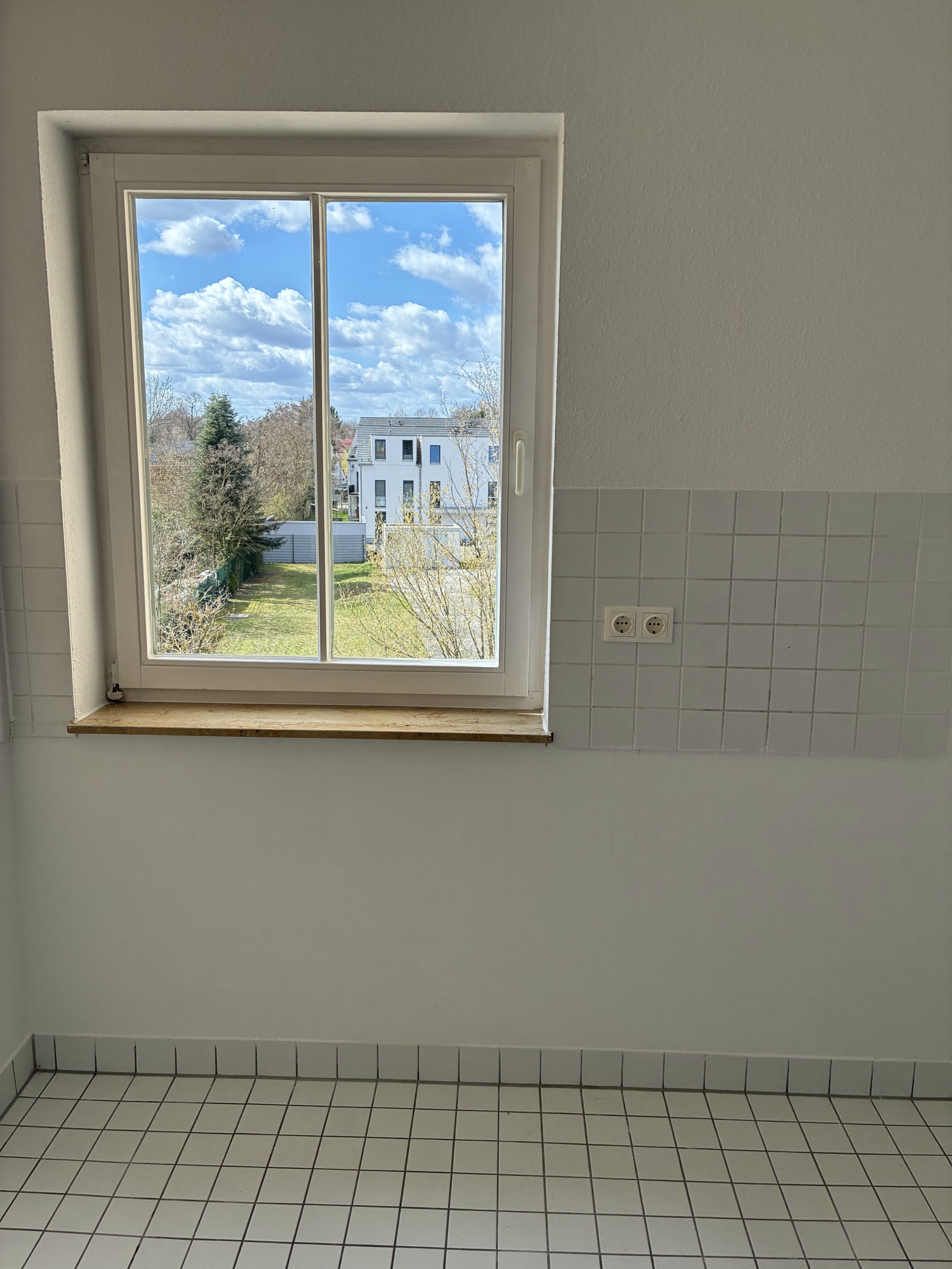 BEZUGSFREI: Attraktive 3-Zimmer-Wohnung mit Sonnen-Loggia und Blick ins Grüne