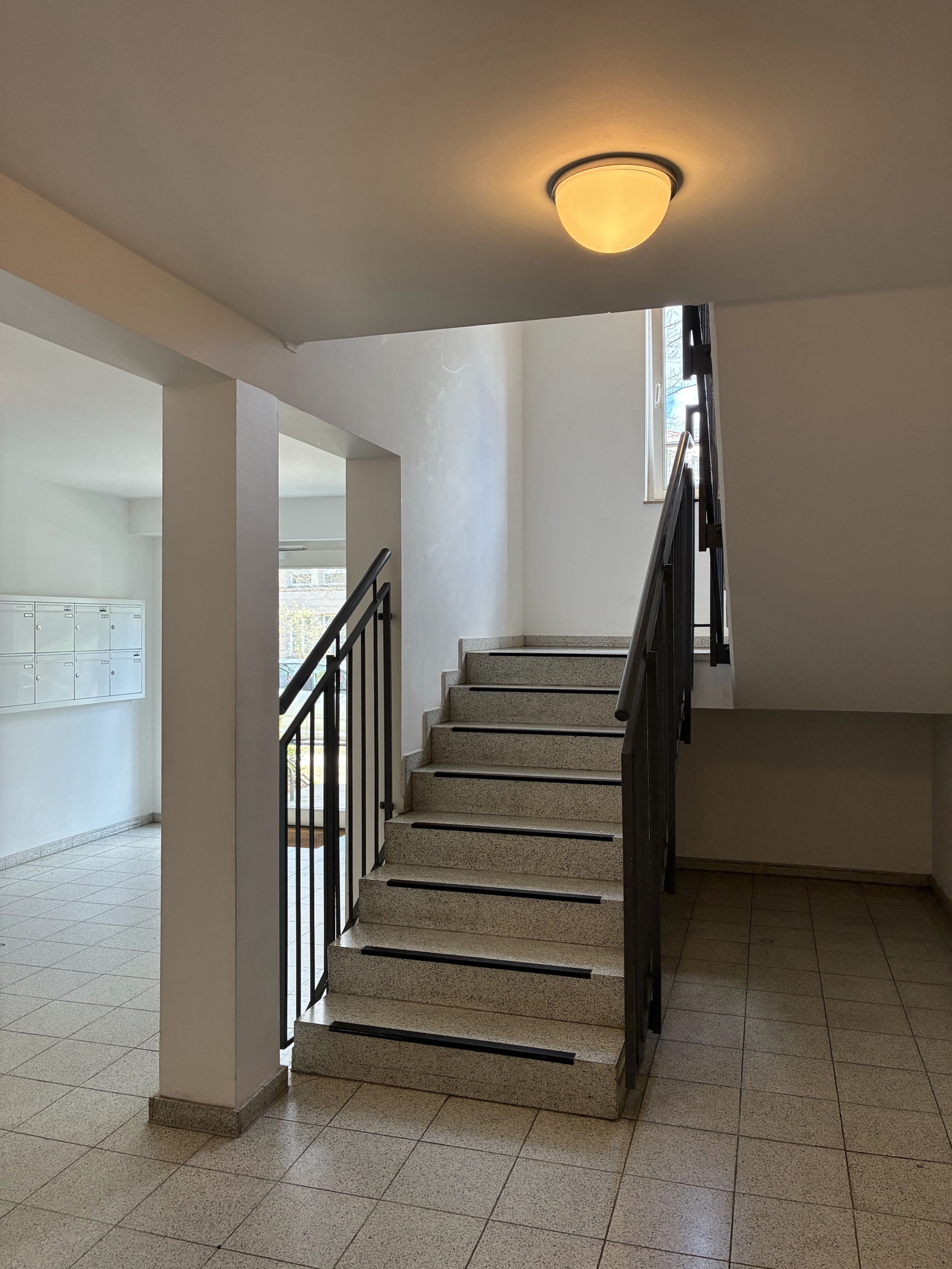 BEZUGSFREI: Attraktive 3-Zimmer-Wohnung mit Sonnen-Loggia und Blick ins Grüne