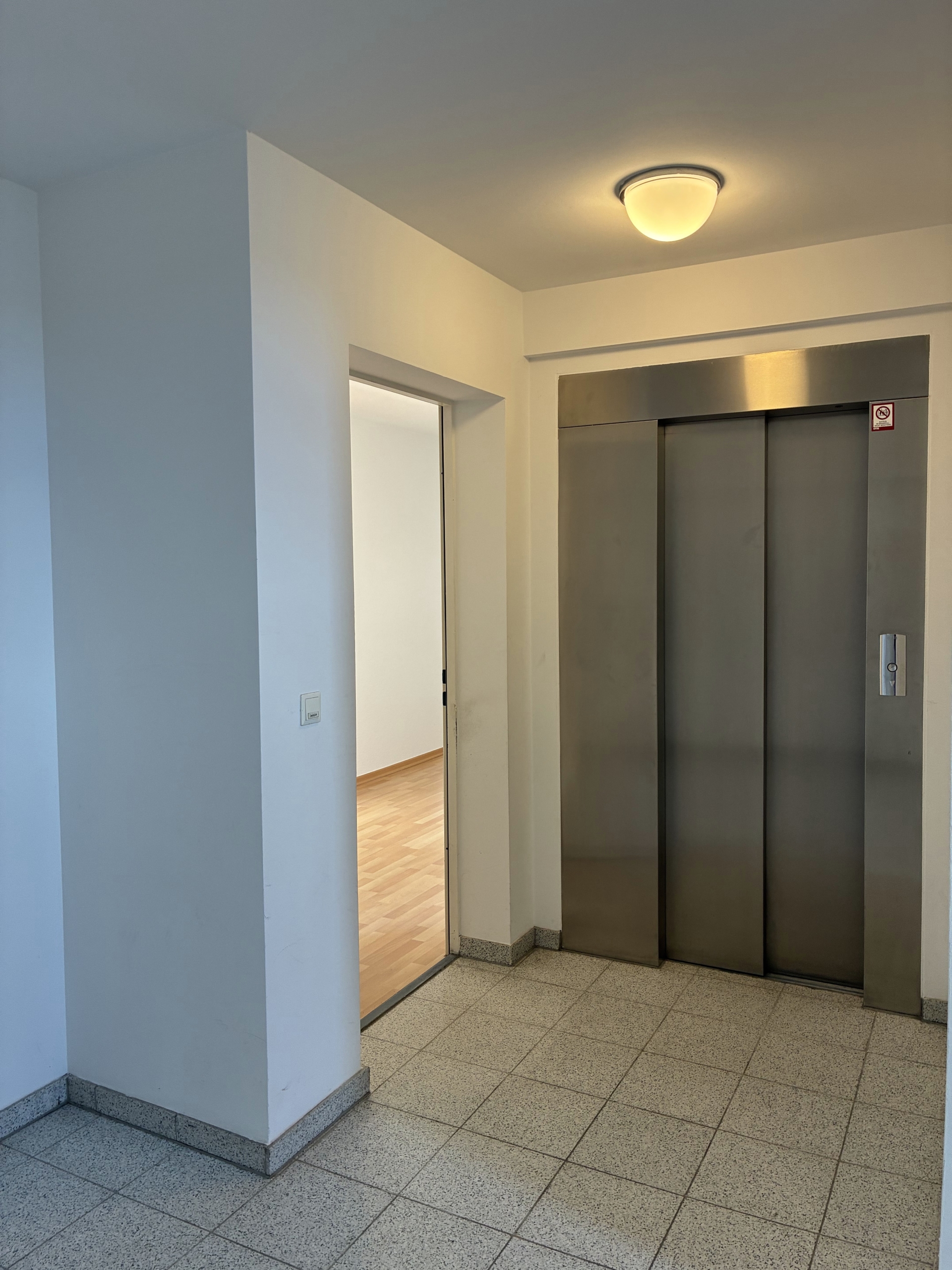 BEZUGSFREI: Attraktive 3-Zimmer-Wohnung mit Sonnen-Loggia und Blick ins Grüne