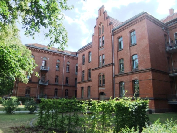 BEZUGSFREI! “Grand Palais du Lion”: Exclusives Studio-Loft mit sonnigem Wintergarten