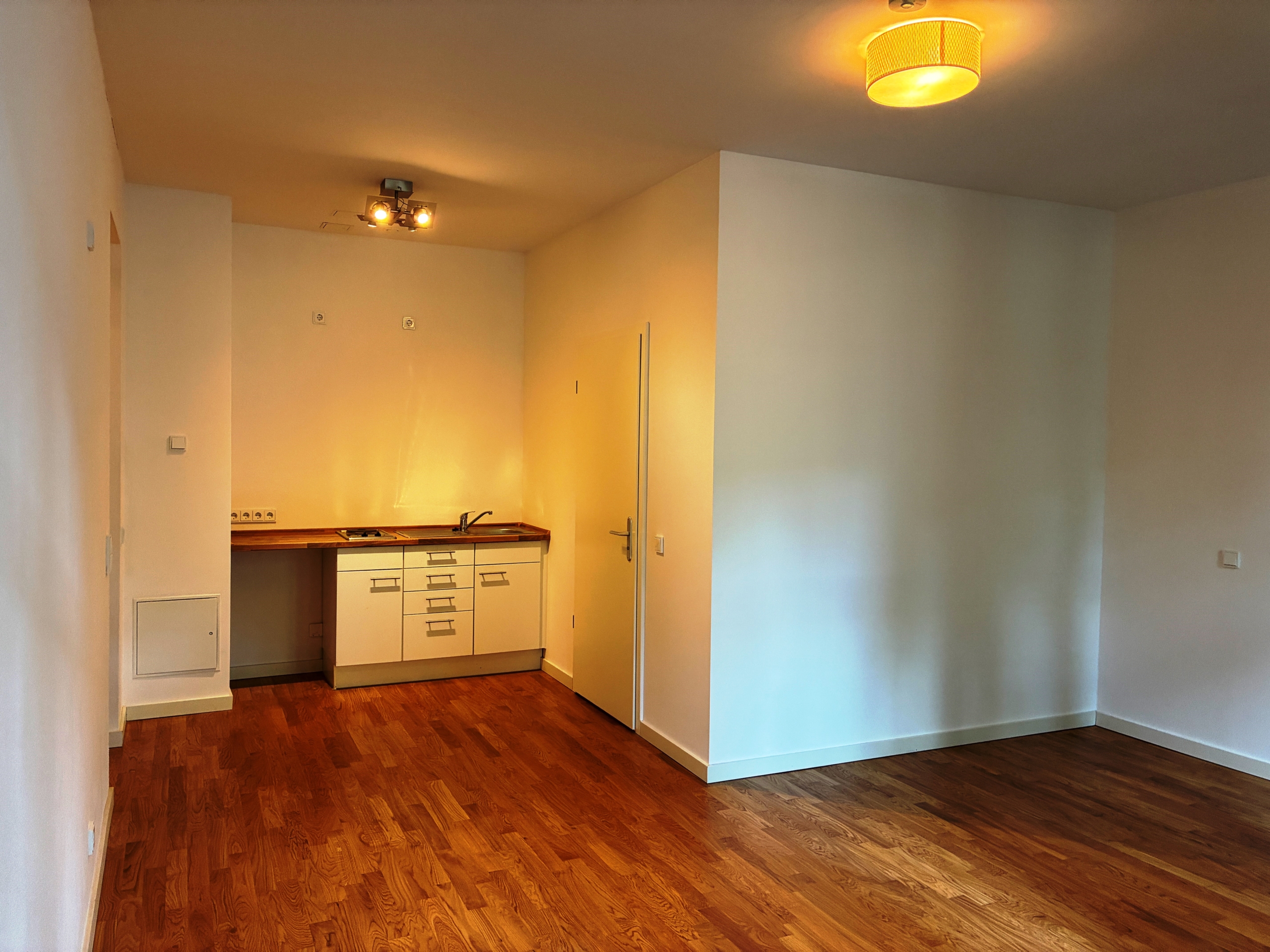 BEZUGSFREI! “Grand Palais du Lion”: Exclusives Studio-Loft mit sonnigem Wintergarten