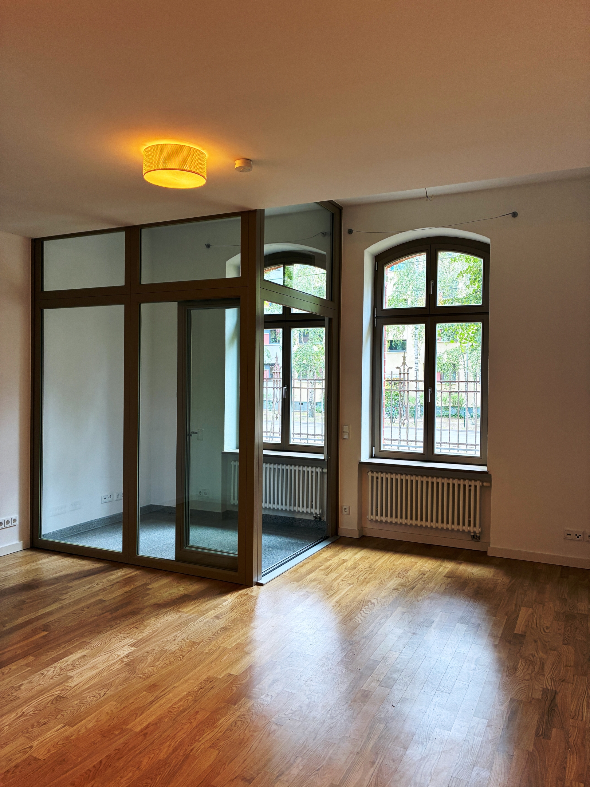 BEZUGSFREI! “Grand Palais du Lion”: Exclusives Studio-Loft mit sonnigem Wintergarten