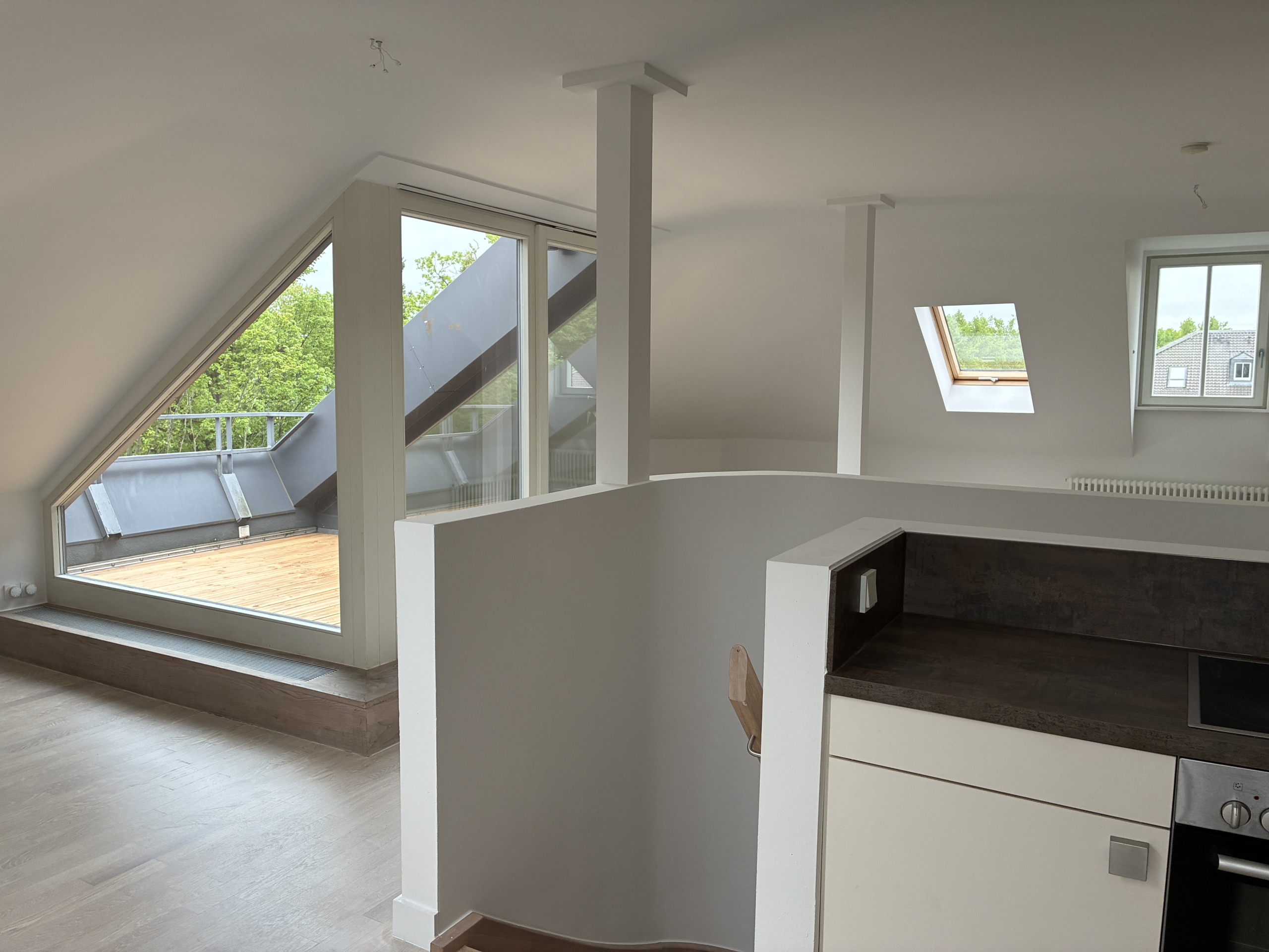 BEZUGSFREI! “The Metropolitan Gardens” – Wohnen im Park: Stilvolle Maisonette mit Dachterrasse