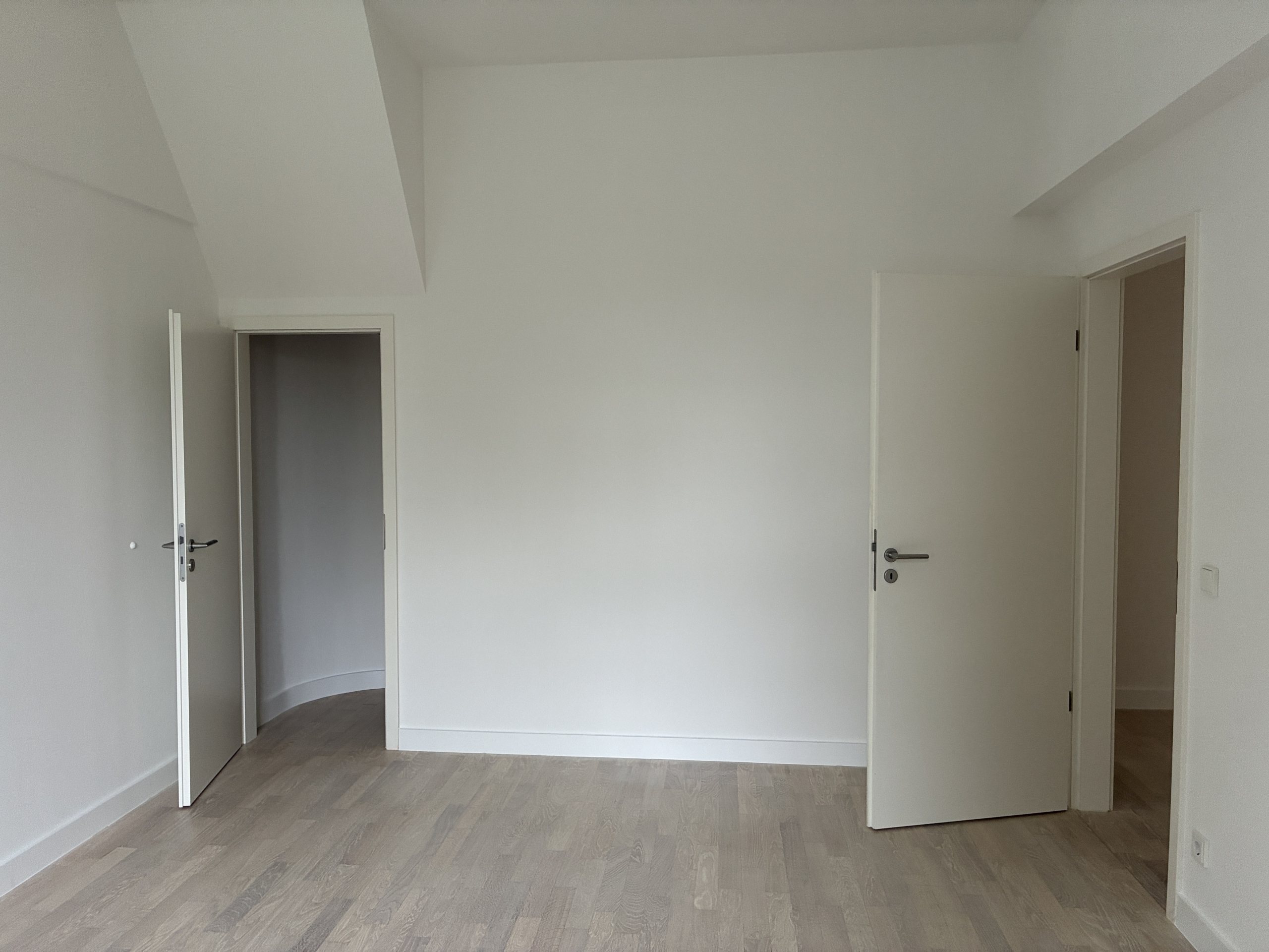 BEZUGSFREI! “The Metropolitan Gardens” – Wohnen im Park: Stilvolle Maisonette mit Dachterrasse