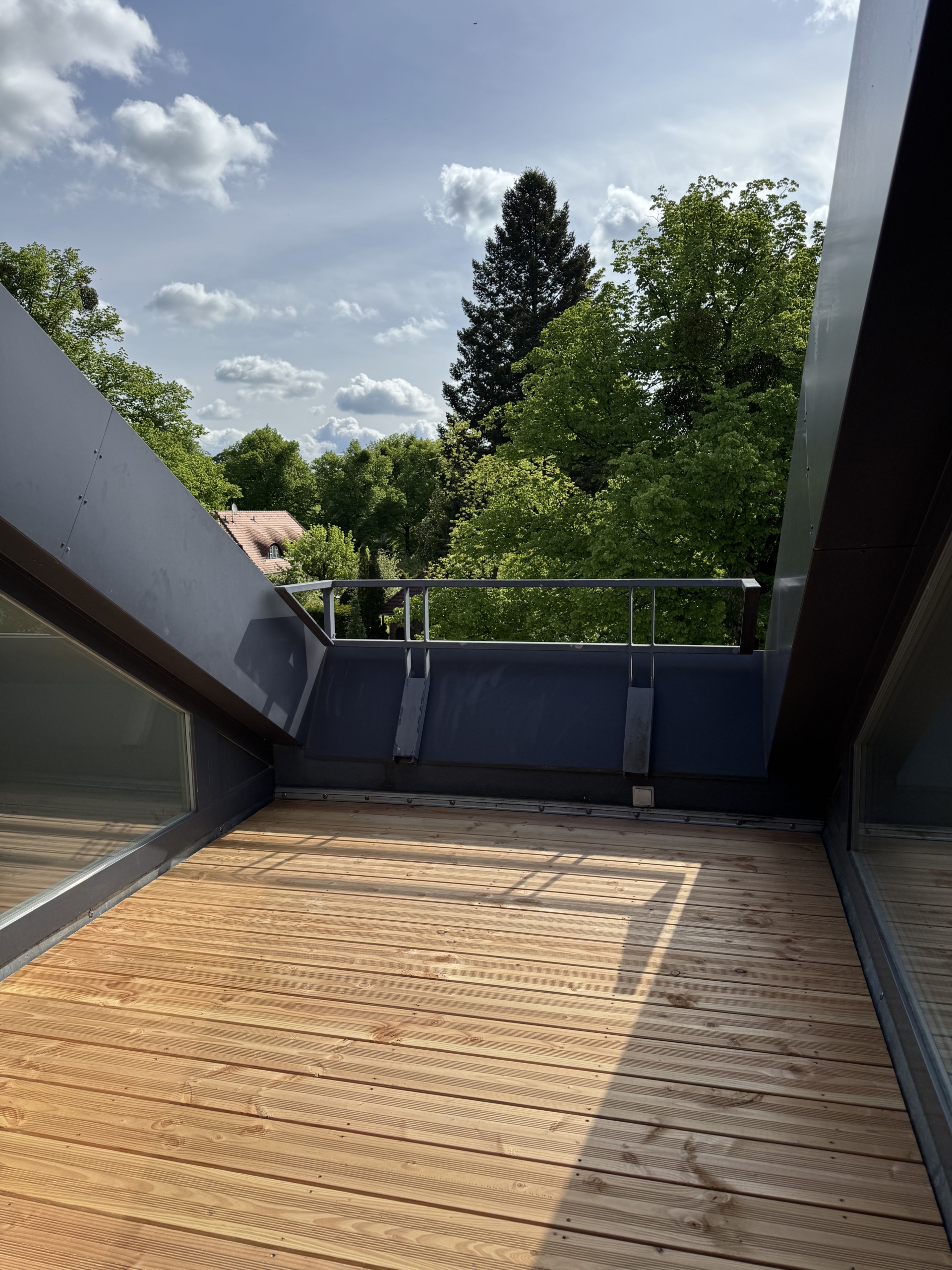 BEZUGSFREI! “The Metropolitan Gardens” – Wohnen im Park: Stilvolle Maisonette mit Dachterrasse