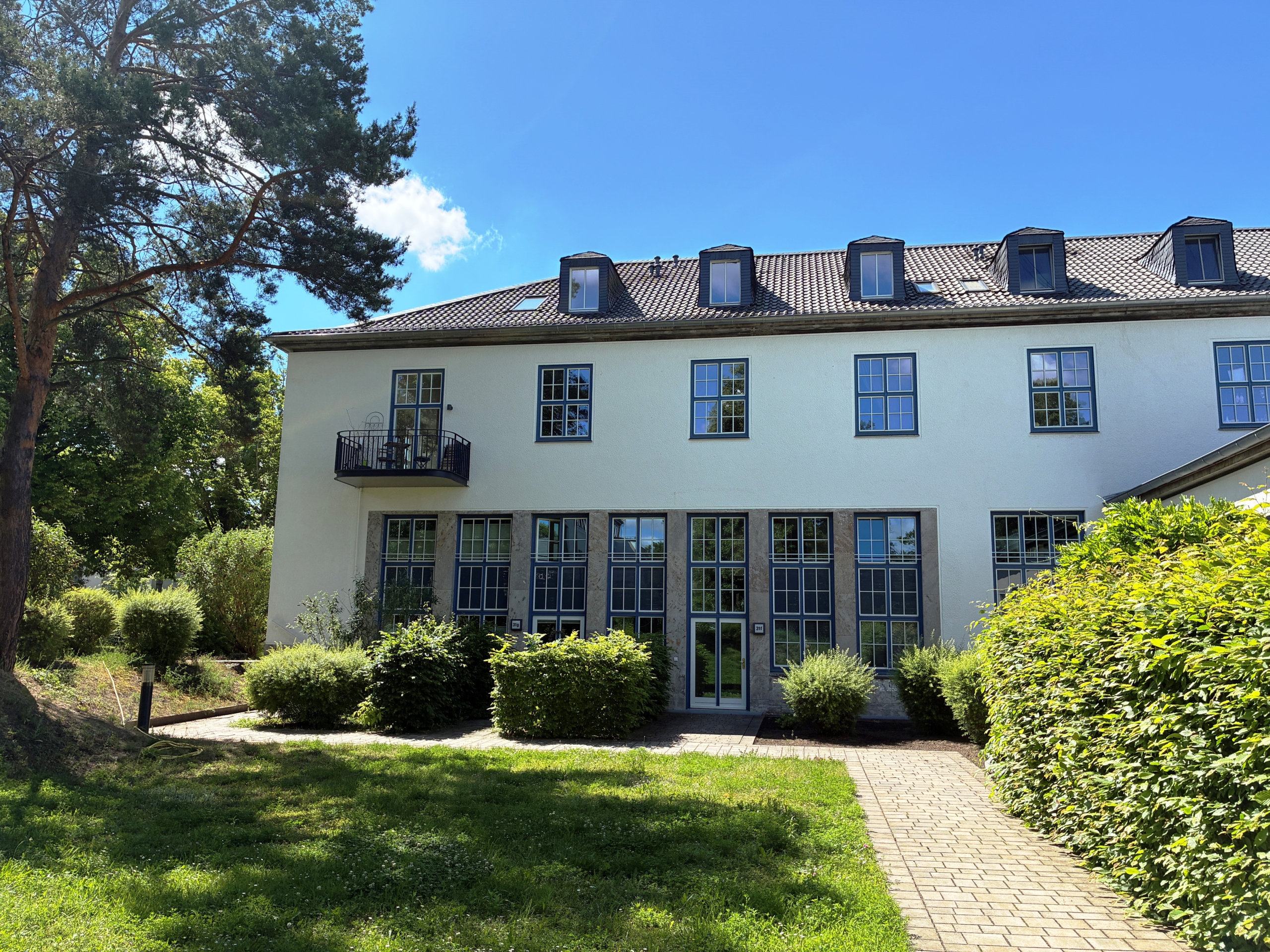 BEZUGSFREI! “The Metropolitan Gardens” – Wohnen im Park: Stilvolle Maisonette mit Dachterrasse