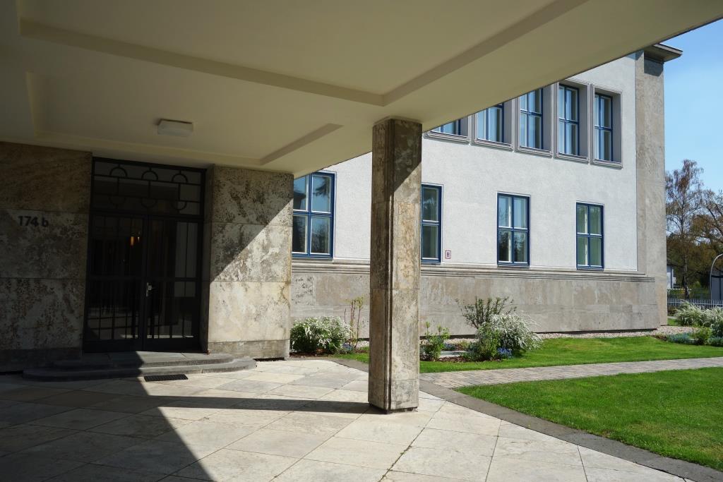 BEZUGSFREI! “The Metropolitan Gardens”: Komfortable City-Wohnung mit Ost-Balkon
