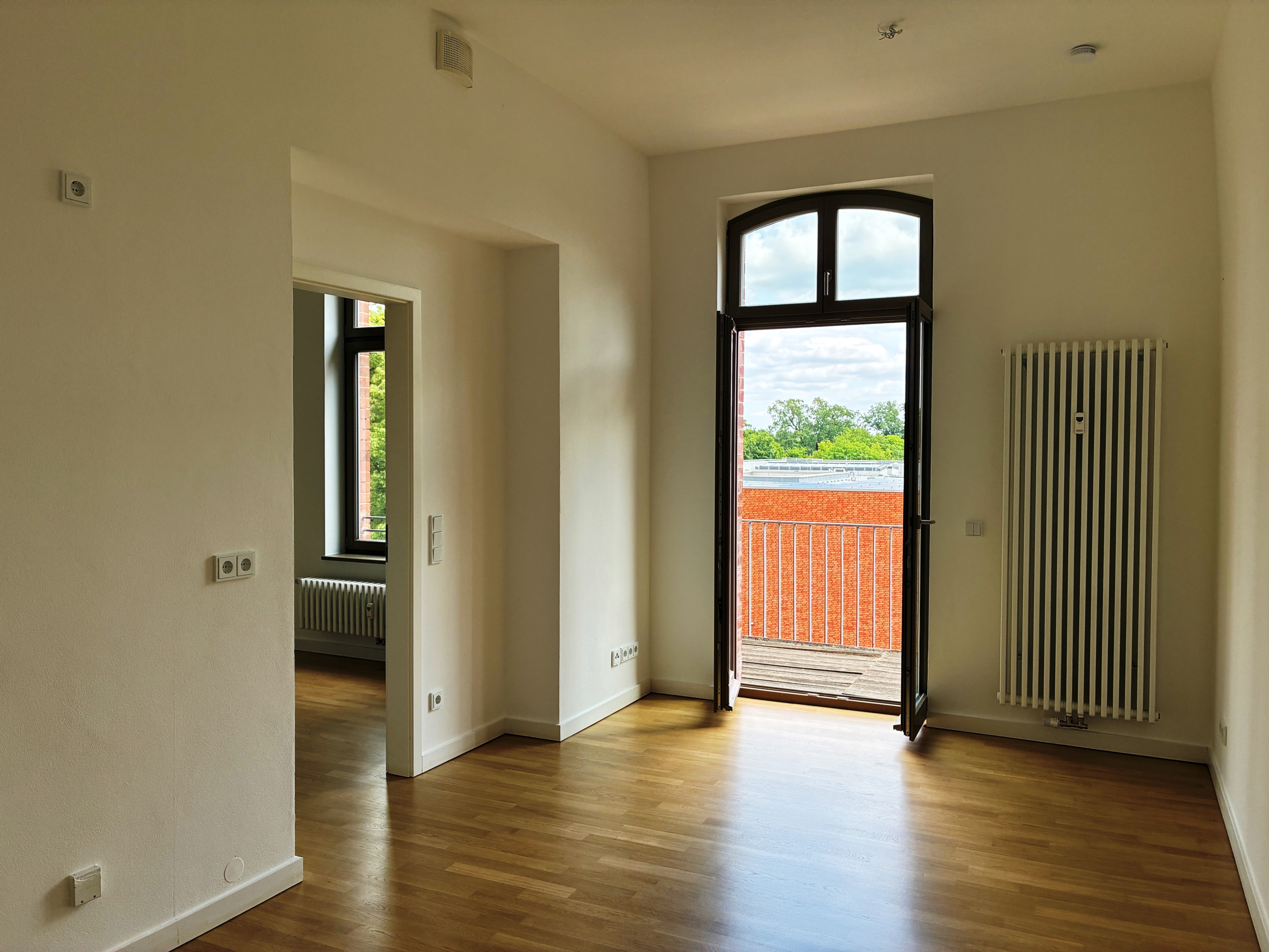 BEZUGSFREI! “Palais Klingelhöffer”: Elegante 2-Zimmer-Wohnung mit Balkon