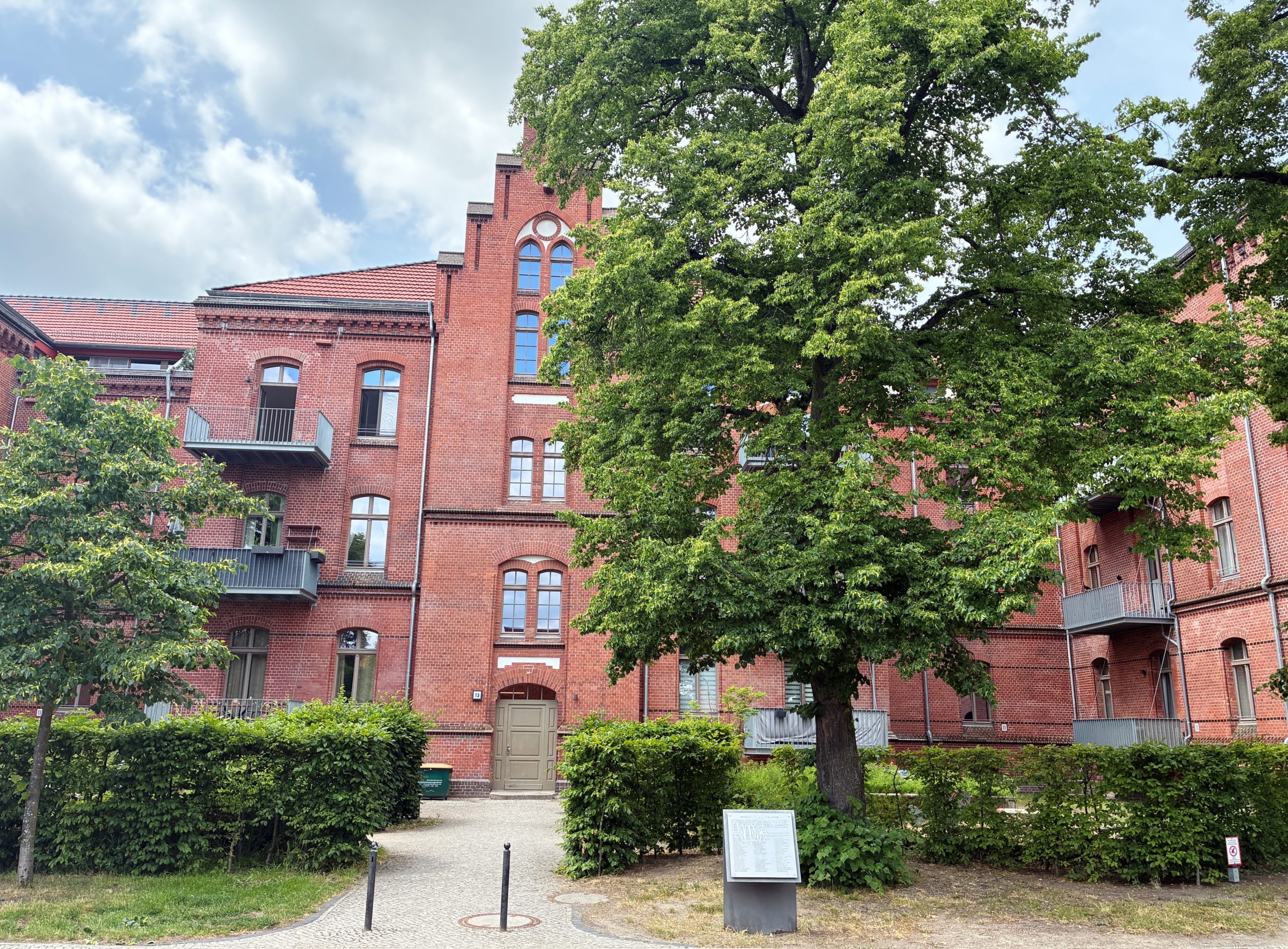 BEZUGSFREI! “Palais Klingelhöffer”: Elegante 2-Zimmer-Wohnung mit Balkon